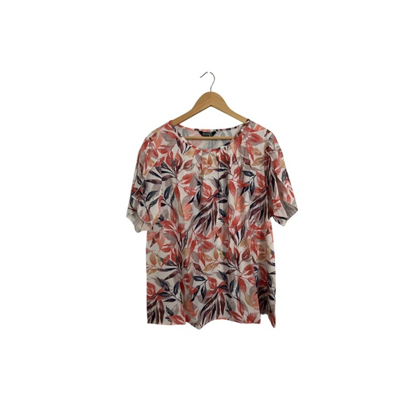 BloomChic Tops - BloomChic Multicolor Leaf Print Blouse